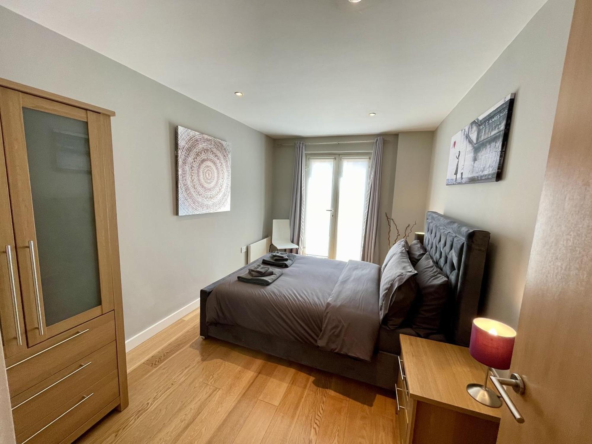 Stunning 2-Bed Town Centre Apartment - Hosted By Hutch Lifestyle Leamington Spa Exterior photo