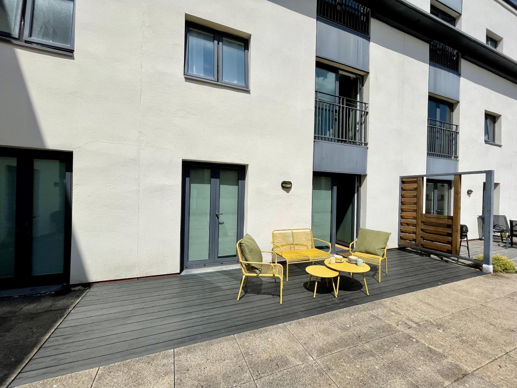 Stunning 2-Bed Town Centre Apartment - Hosted By Hutch Lifestyle Leamington Spa Exterior photo
